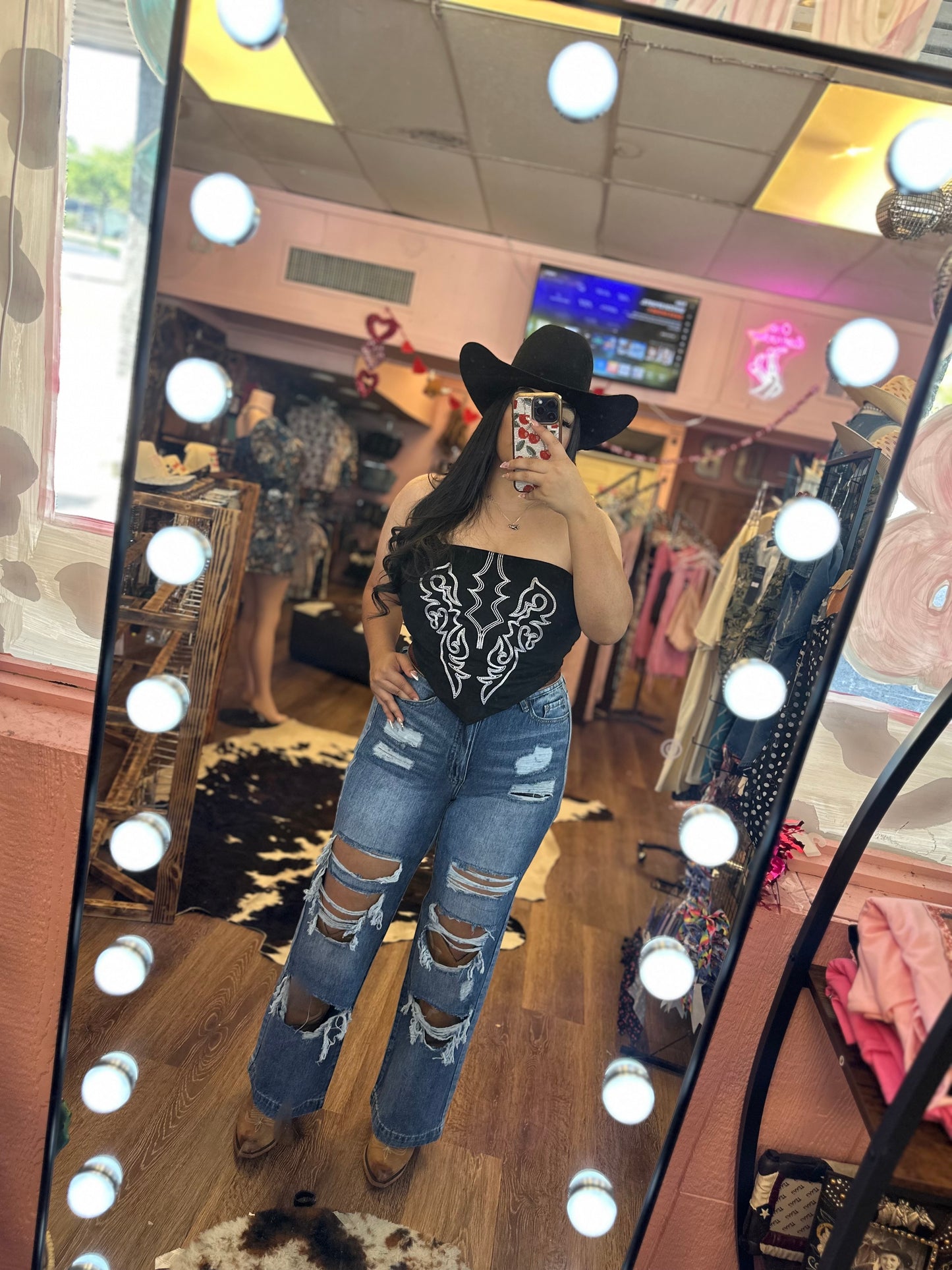 RIPPED JEANS