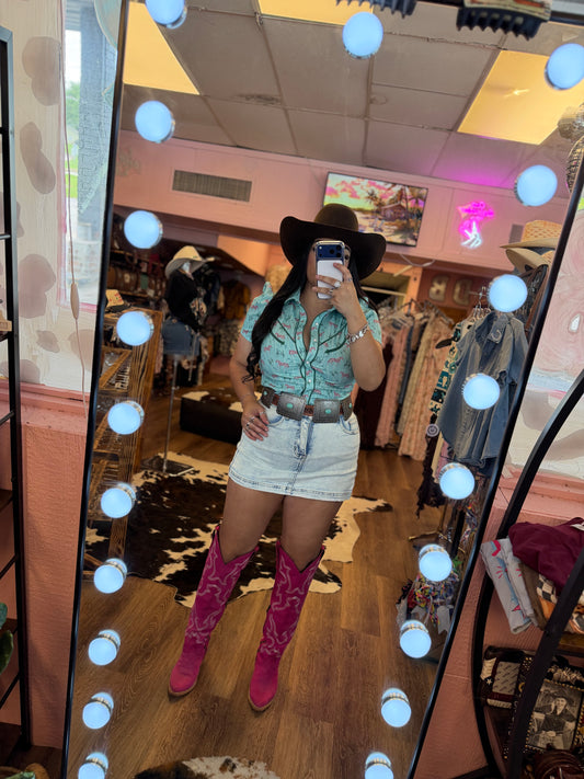 LIGHT BLUE PEARL SNAP BLOUSE